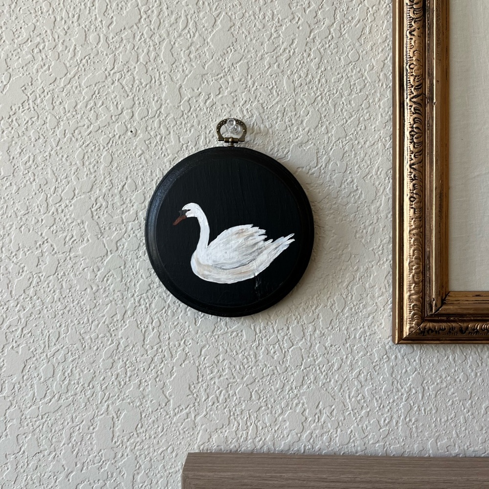 Hand Painted Swan Round Wooden Plaque